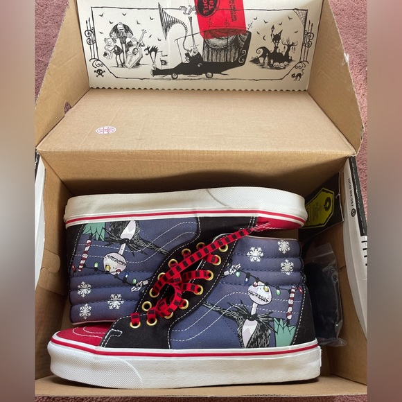 Disney x Vans Christmastown - Picture 2 of 8